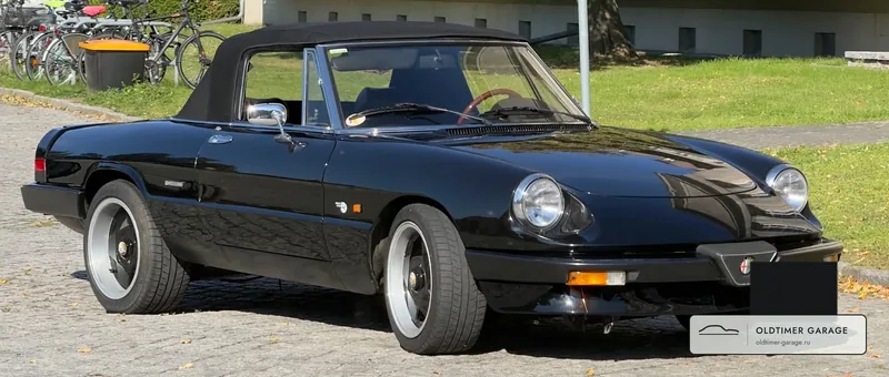 Alfa Romeo Spider с поднятым верхом