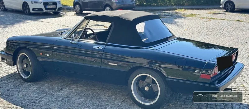 Alfa Romeo Spider, вид сзади три четверти с поднятым верхом