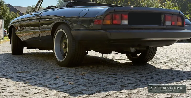 Alfa Romeo Spider с опущенным верхом, вид сзади