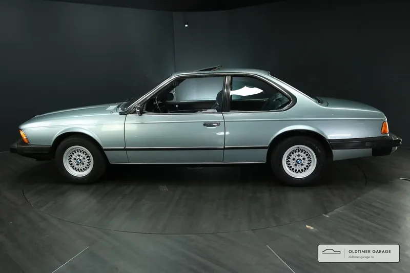 BMW 633CSi, вид сбоку