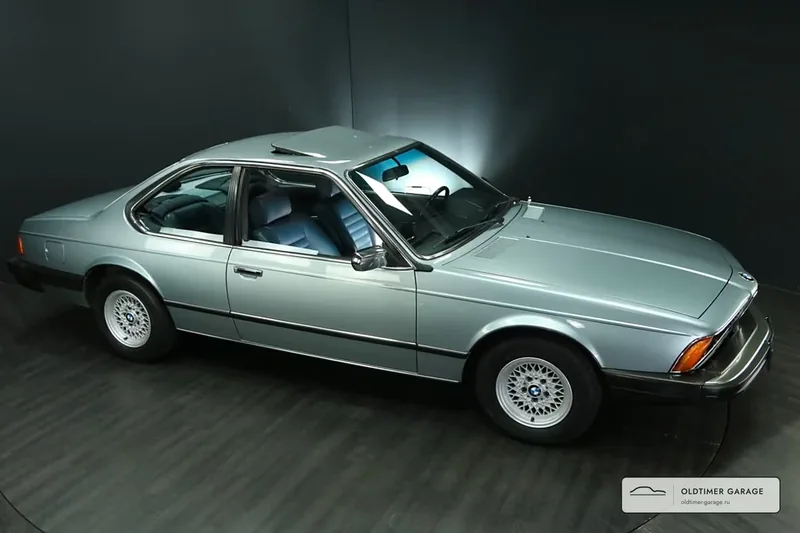 BMW 633CSi, вид сверху