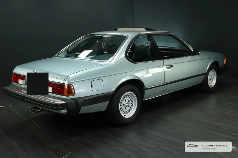 BMW 633CSi, вид сзади три четверти