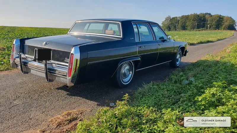 Cadillac DeVille, вид сзади три четверти