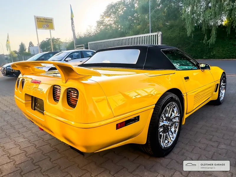 Corvette C4, вид сзади три четверти