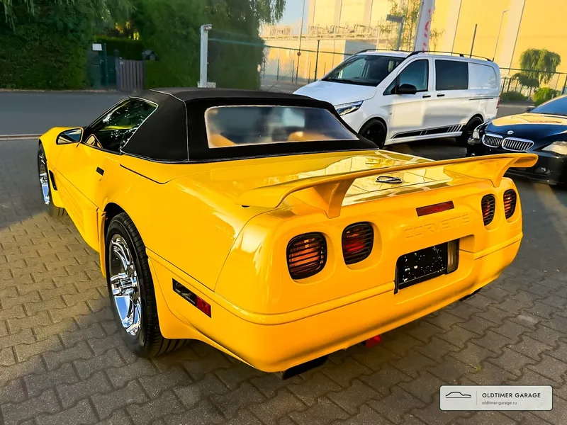 Corvette C4 с верхом, вид сзади