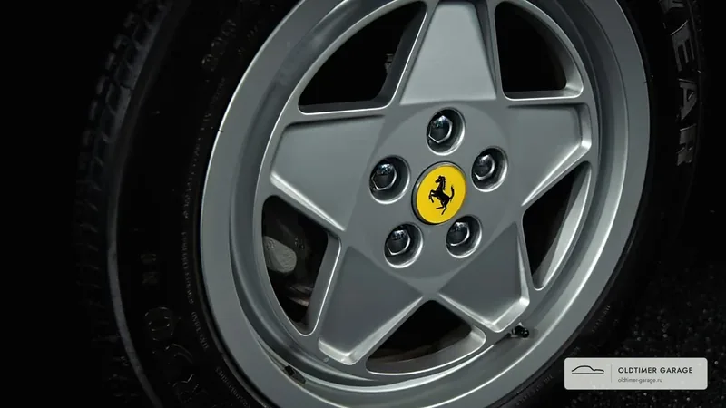 Диск с эмблемой Ferrari