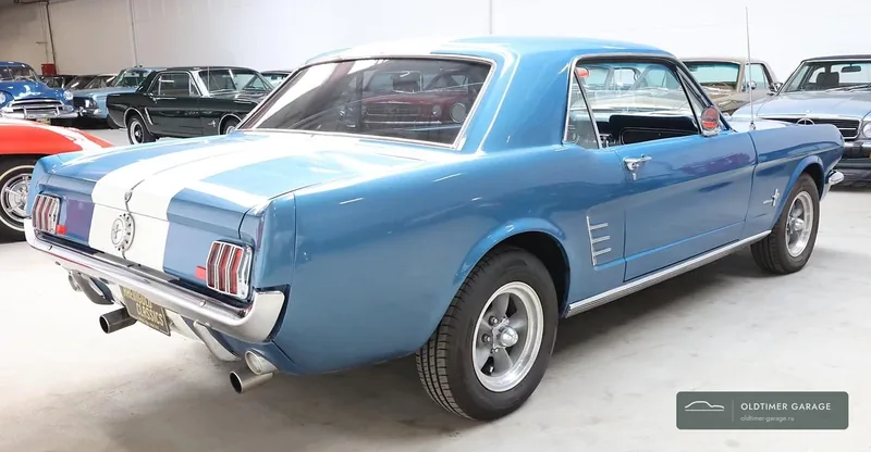 Ford Mustang 1966, вид сзади три четверти