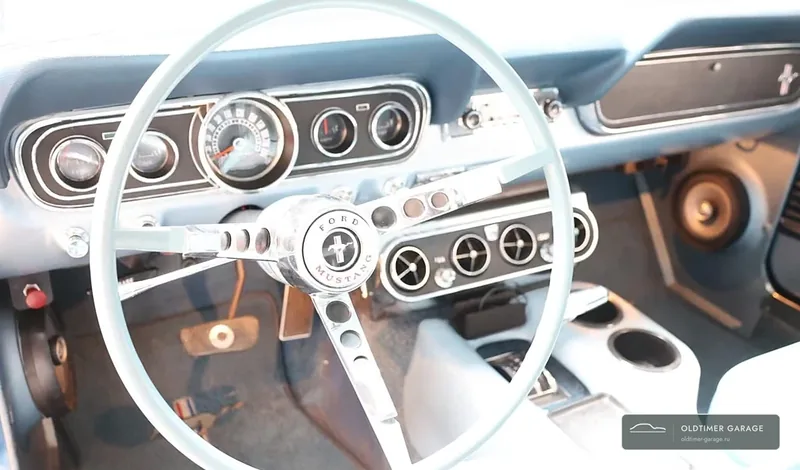 Руль с эмблемой Mustang