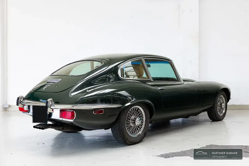 Jaguar E-Type, вид сзади три четверти