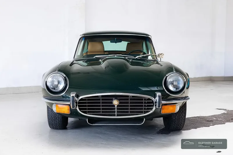 Jaguar E-Type, вид спереди: решётка Series III