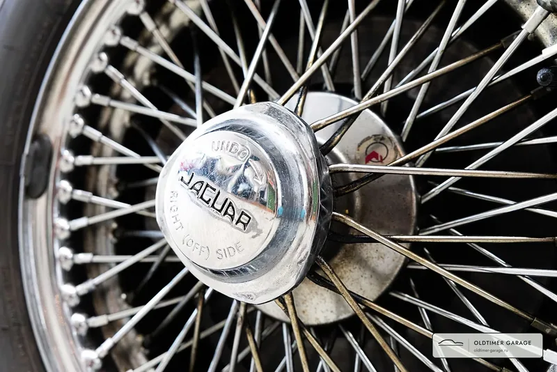 Спицованный диск с центральной гайкой Jaguar