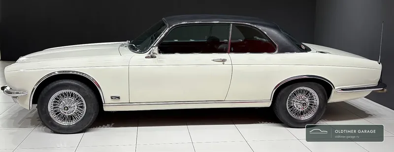 Jaguar XJ6 Coupé, вид сбоку