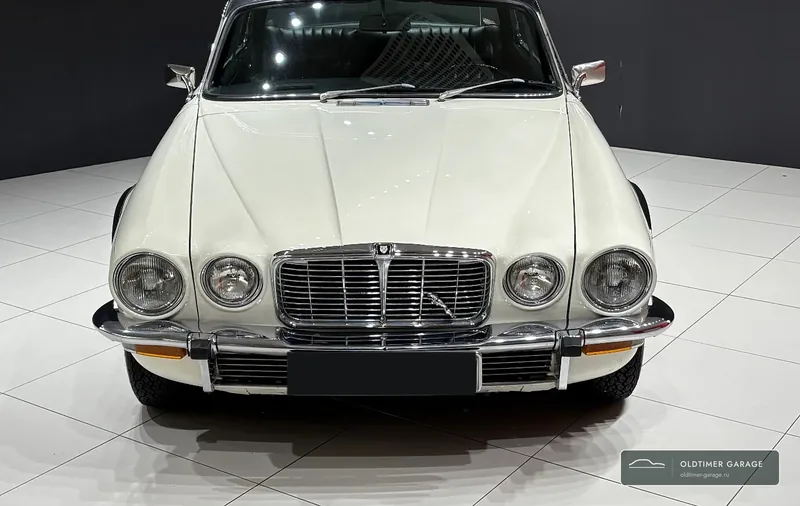 Jaguar XJ6 Coupé, вид спереди