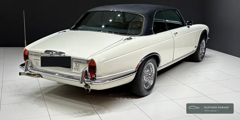 Jaguar XJ6 Coupé, вид сзади три четверти