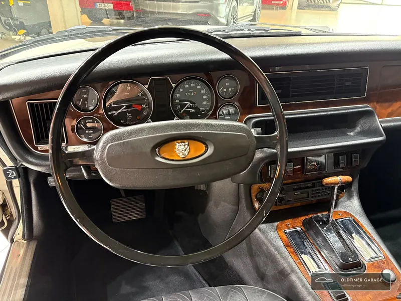 Руль с эмблемой Jaguar
