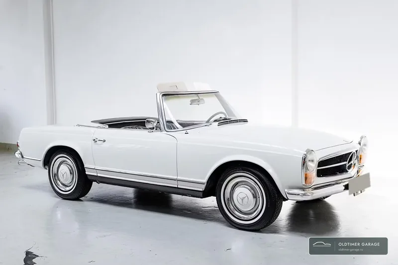 Mercedes-Benz 250 SL, вид сбоку спереди