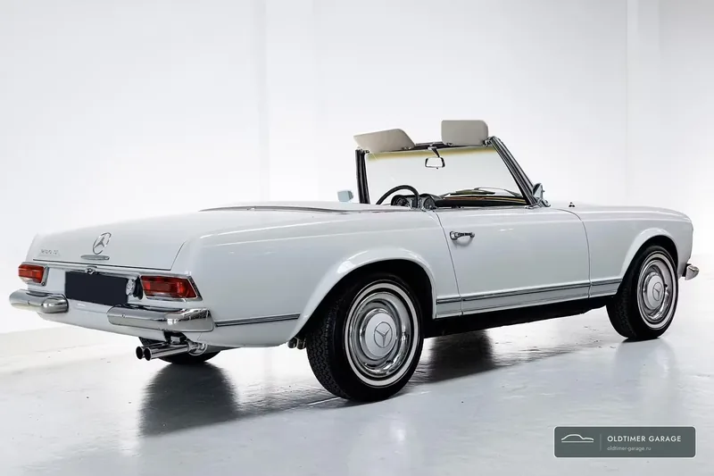 Mercedes-Benz 250 SL, вид сзади три четверти