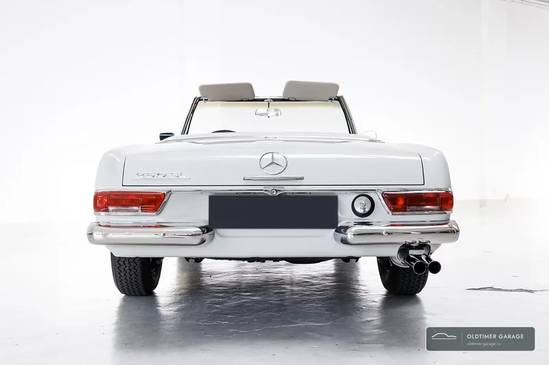 Mercedes-Benz 250 SL, вид сзади