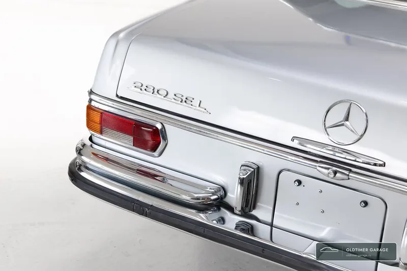 Шильдик 280 SEL на крышке багажника