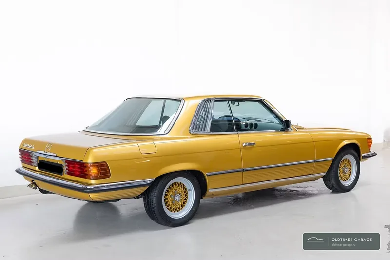 Mercedes-Benz 350 SLC, вид сзади три четверти