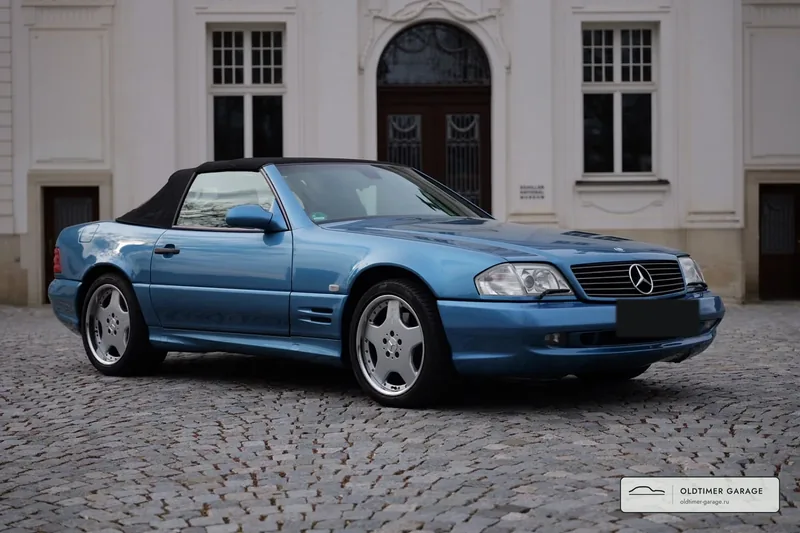 SL 60 AMG с поднятым верхом, вид спереди три четверти