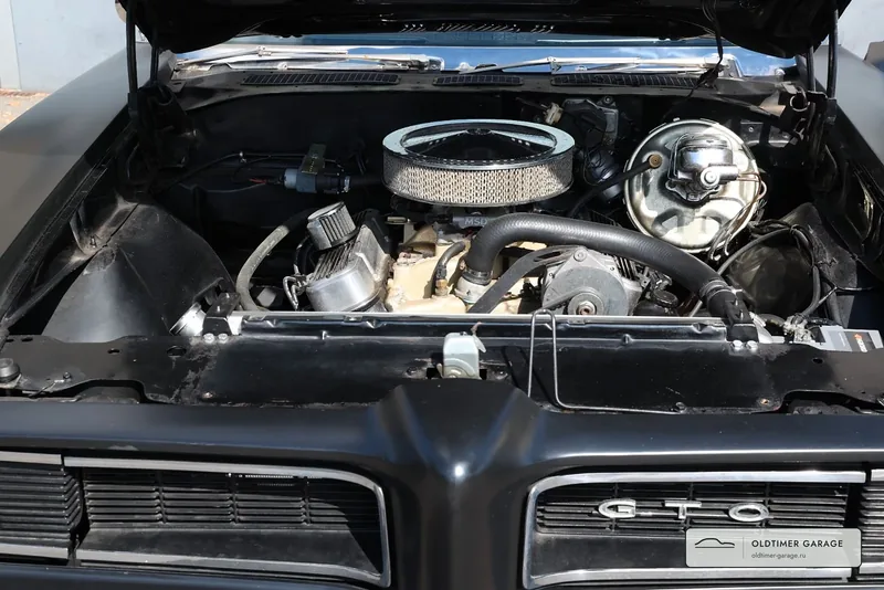 Мотор V8