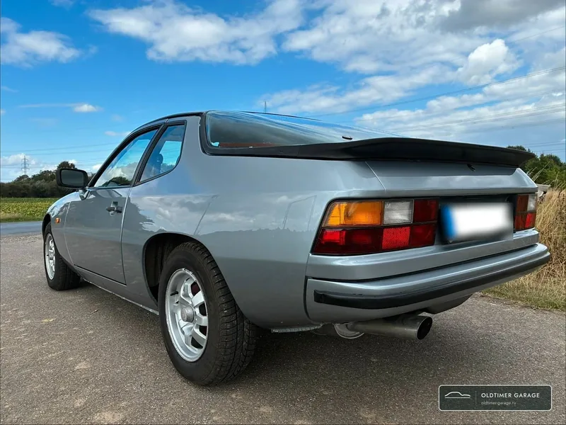 Porsche 924, вид сзади