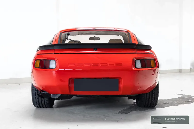 Porsche 928, вид сзади