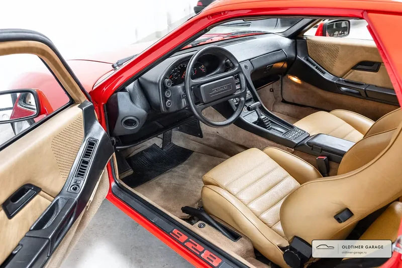 Салон Porsche 928, бежевая кожа