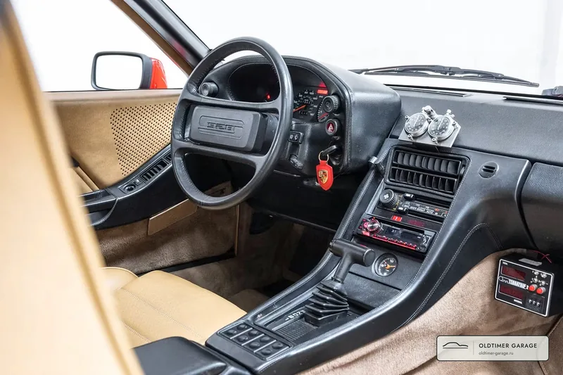 Передняя панель Porsche 928