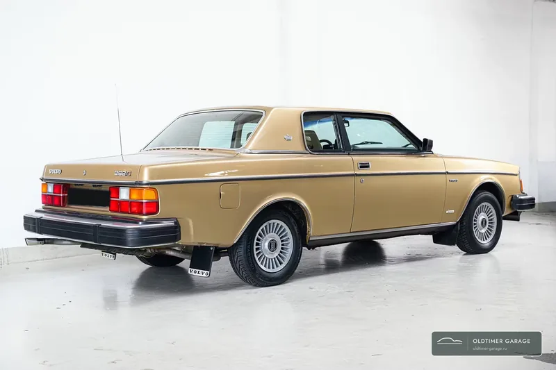 Volvo 262C, вид сзади три четверти