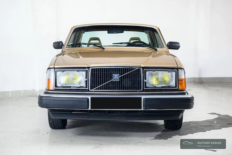 Volvo 262C, вид спереди