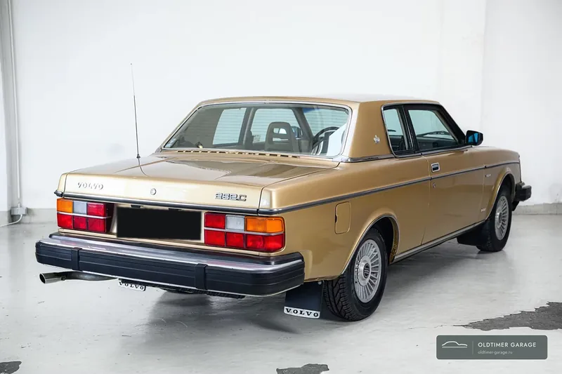 Volvo 262C, вид сзади слева